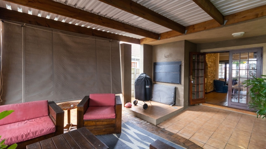 4 Bedroom Property for Sale in Gordons Bay Central Western Cape